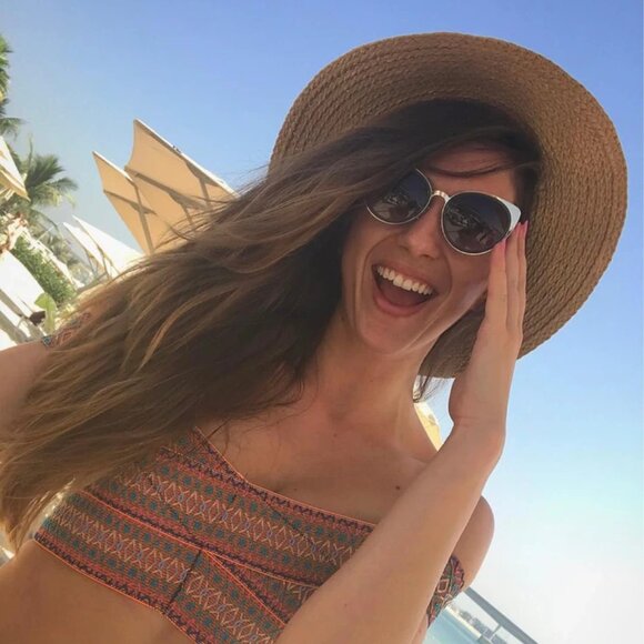 Meet your Posher, Nicole - Picture 1 of 1